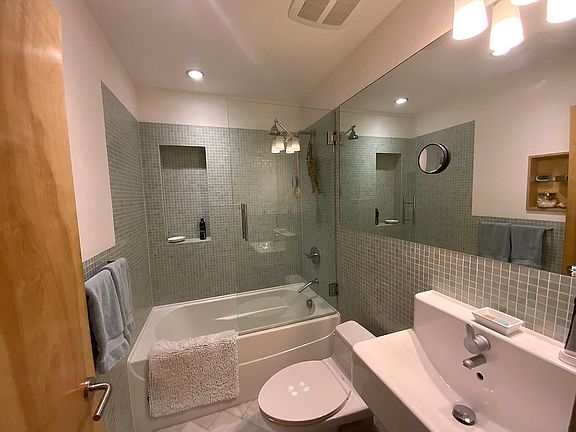 5th image of 604 SW 14th Ave