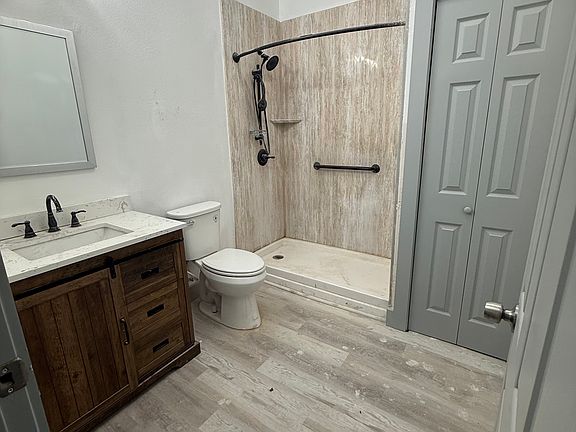 5th image of 404 Seekamp St