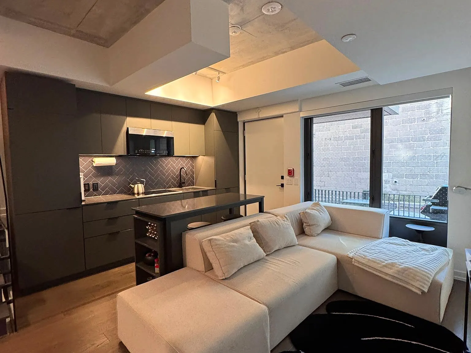 4 bed, $4,000 — Photo 2