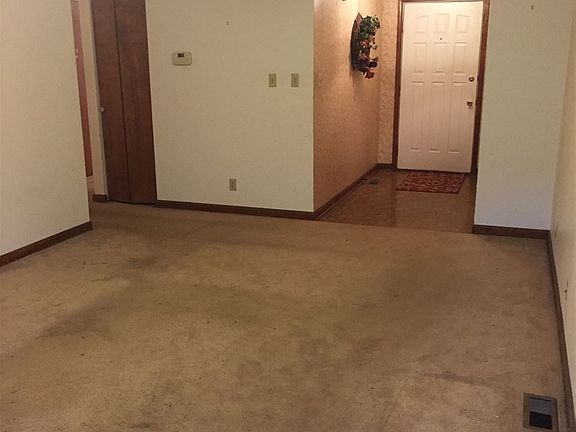 3rd image of 667 Glenmoor Dr