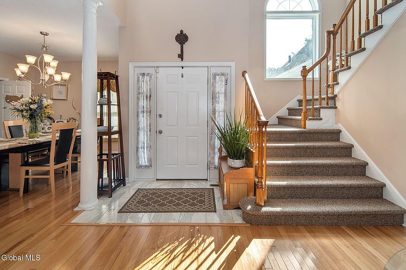 5th image of 302 Quidor Court