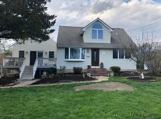 6 Fairway Dr, Toms River, NJ 08753