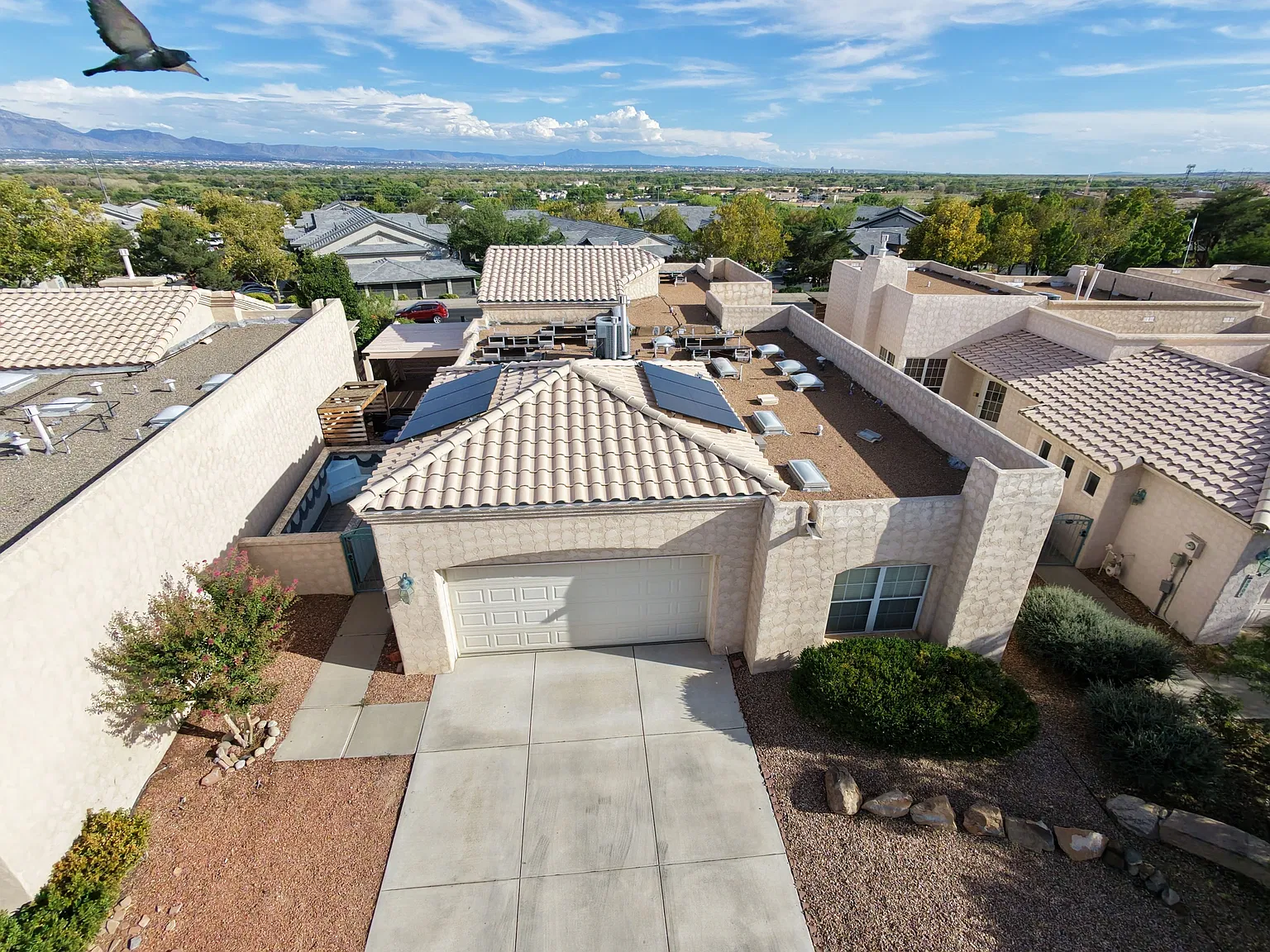 3 bed, 2.0 bath, 2100 sqft, $2,800 — Photo 3