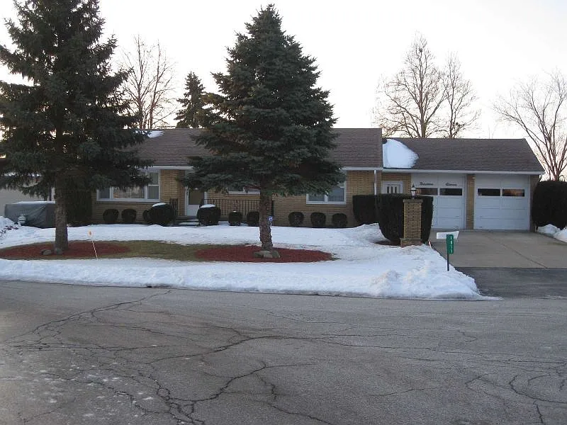 1911 Morin Dr photo 1