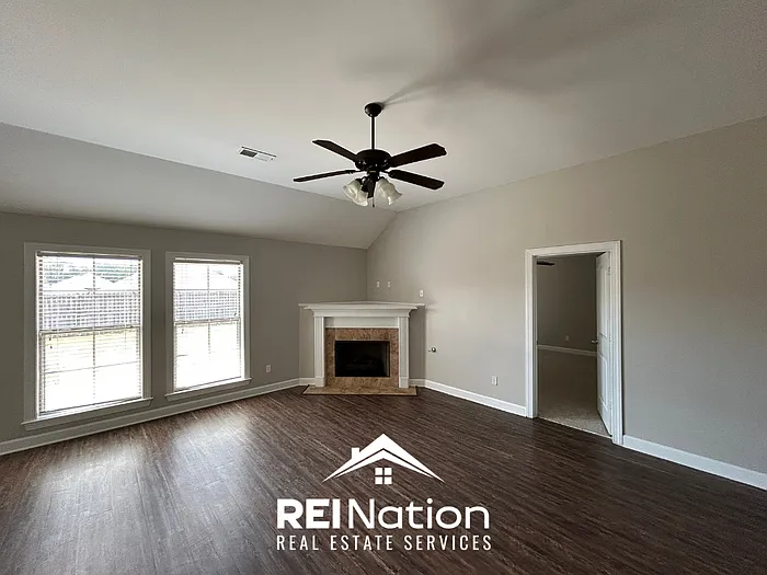 3 bed, 2.0 bath, 1602 sqft, $1,895 — Photo 3