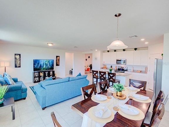 5th image of 527 Tortugas St