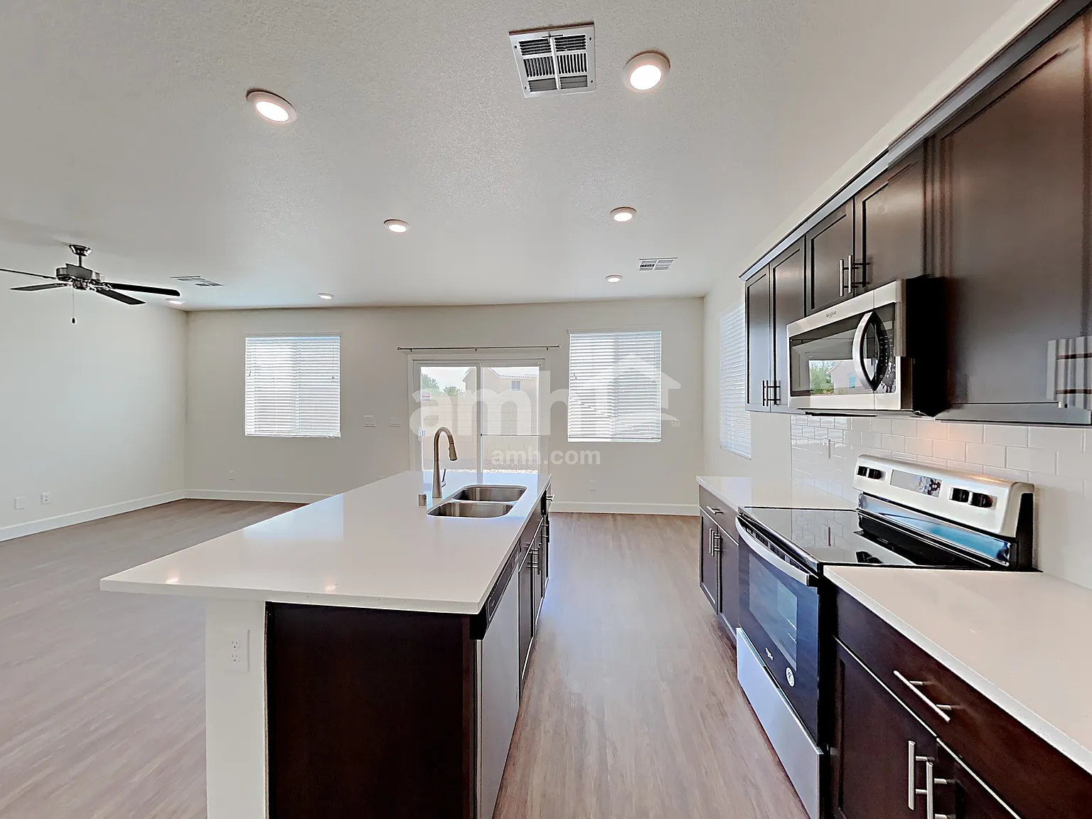 4 bed, 3.0 bath, 2213 sqft, $2,475 — Photo 3