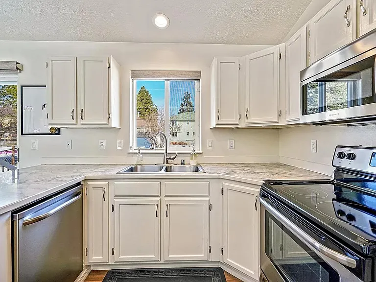 4231 E 28th Ave — Photo 6