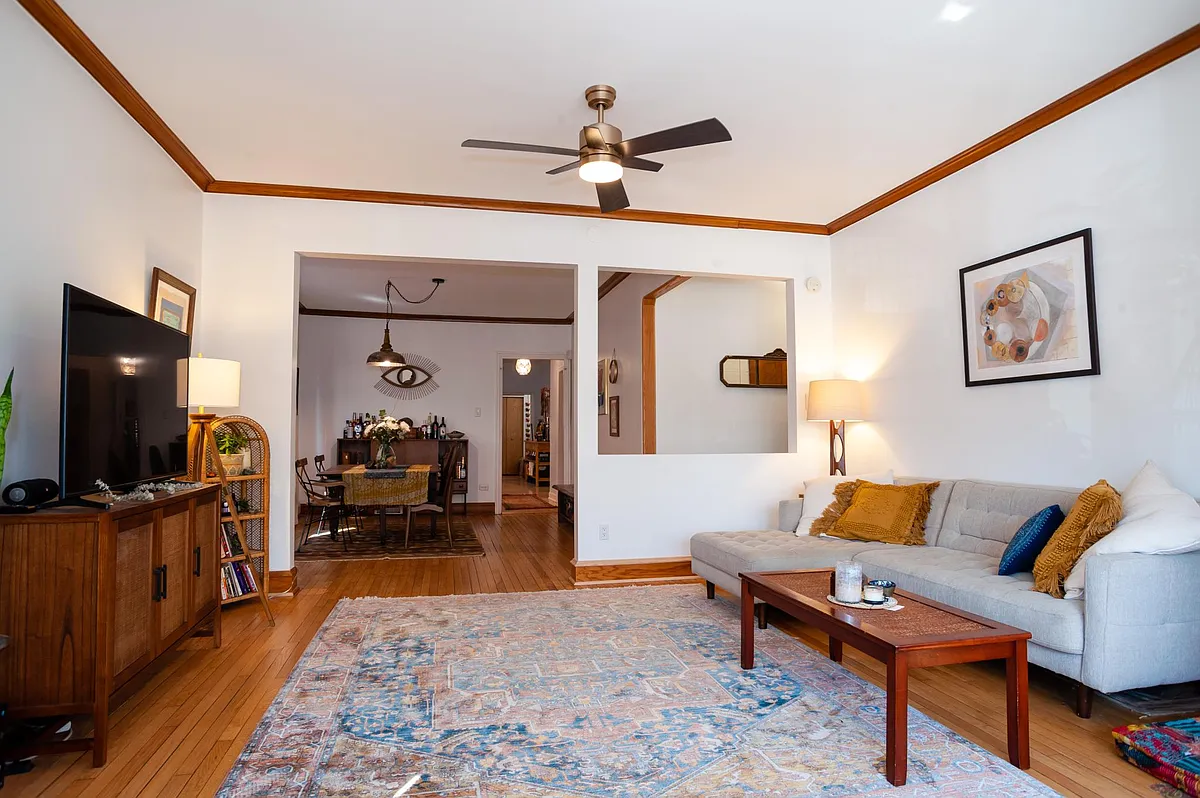Building Photo - 5040 W Cullom Ave #1