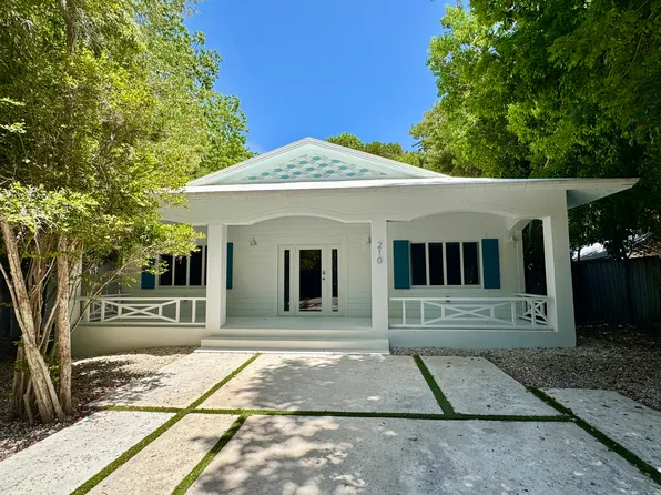 210 Apache St, Plantation Key, FL 33070