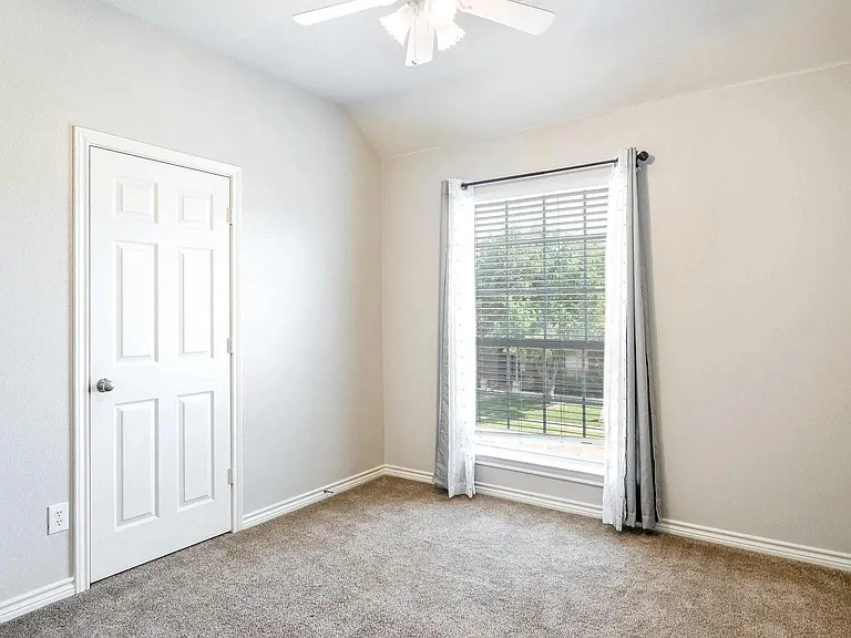 Upstair bedroom 5