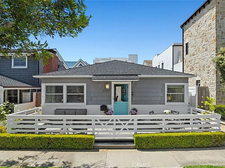 2049 E Ocean Blvd — Photo 13