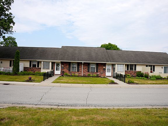 3rd image of 1319 Hickory Ln #1319