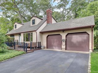 43 Huyler Court, Setauket, NY 11733