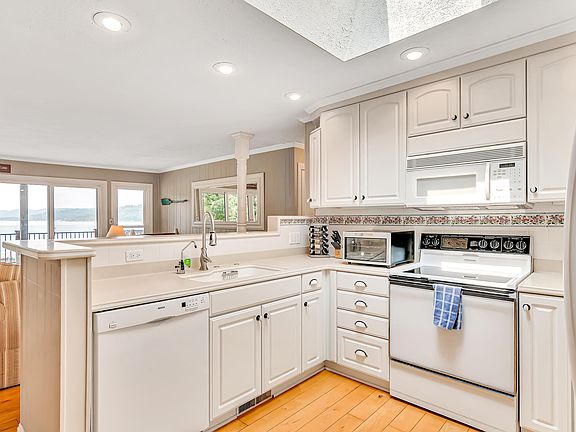 2nd image of 48 Linden Dr