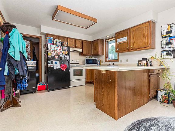 5th image of 608 N Clark St