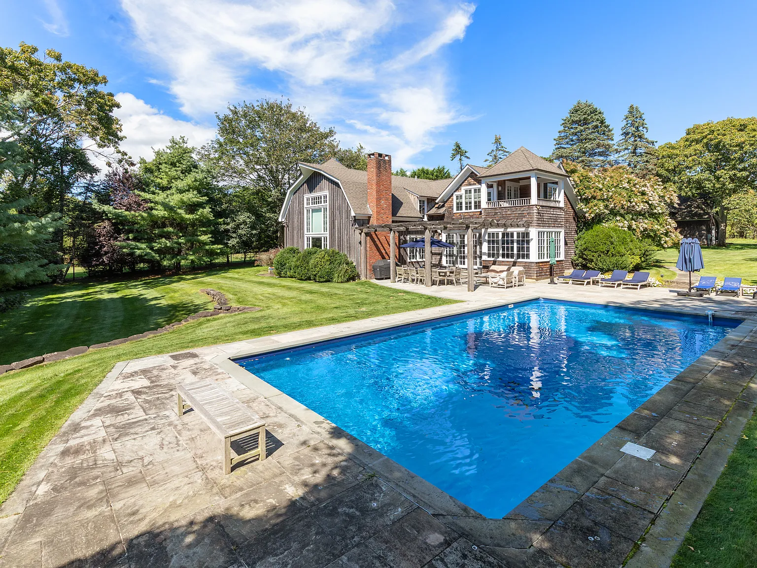 Large Sagaponack home with a Pool — Photo 2