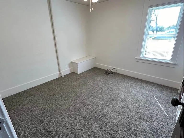 702 N Washington St — Photo 10