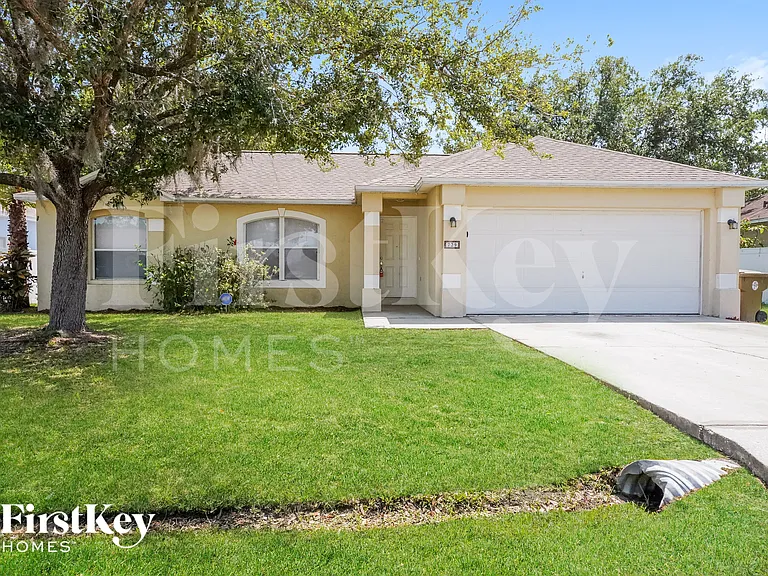 729 Pincon Ln — Photo 1