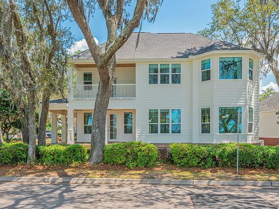 3rd image of 327 Grand Oaks Dr