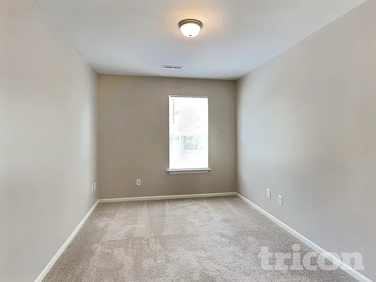 7503 Hollywood St — Photo 13