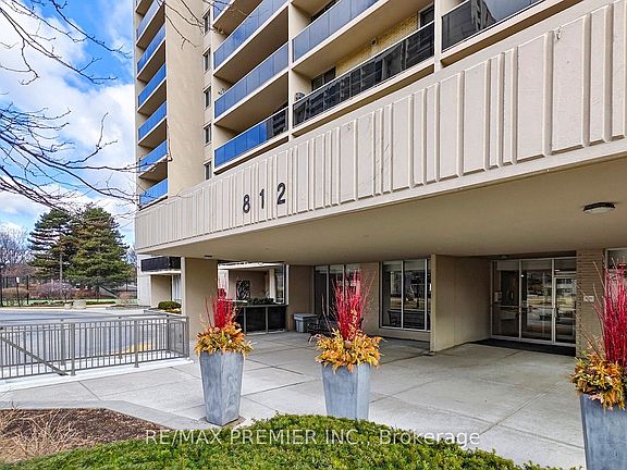 3rd image of 812 Burnhamthorpe Rd #1207