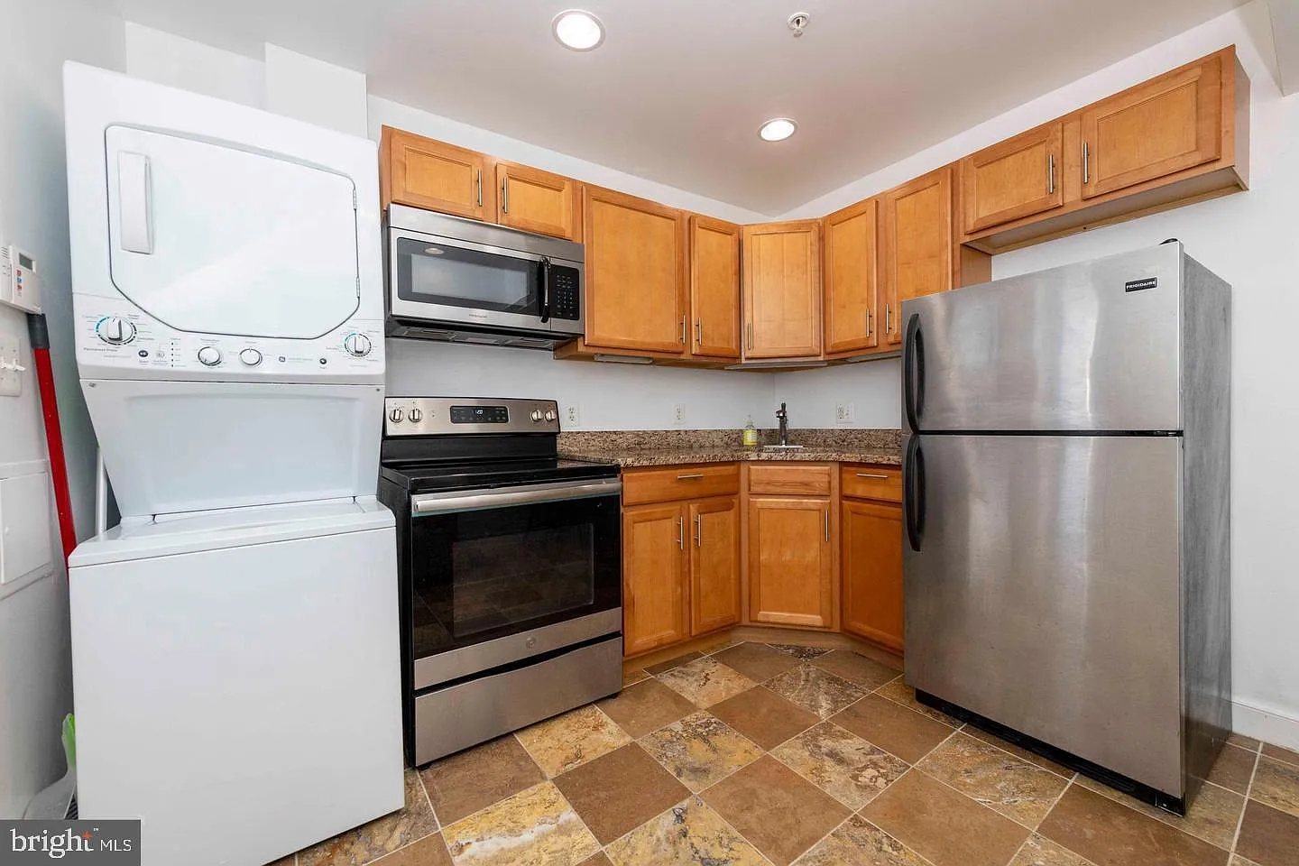 1 bed, 1.0 bath, 1001 sqft, $1,300 — Photo 1