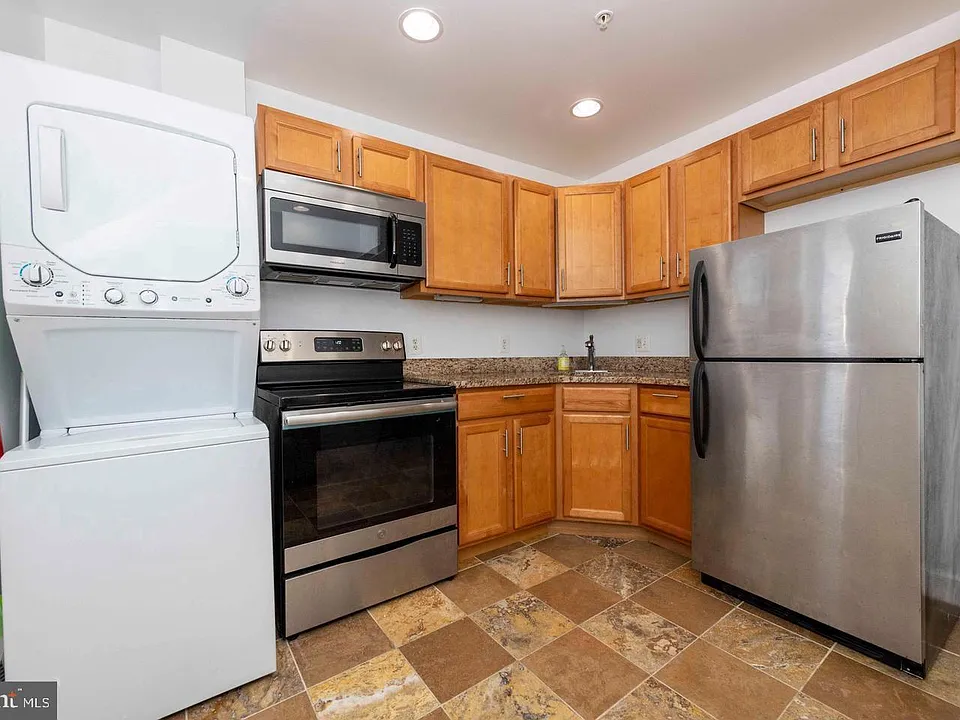 514 Hobart Pl NW #1