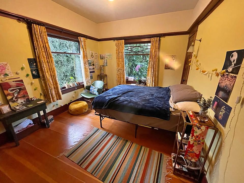 1st image of 528 18th Ave E