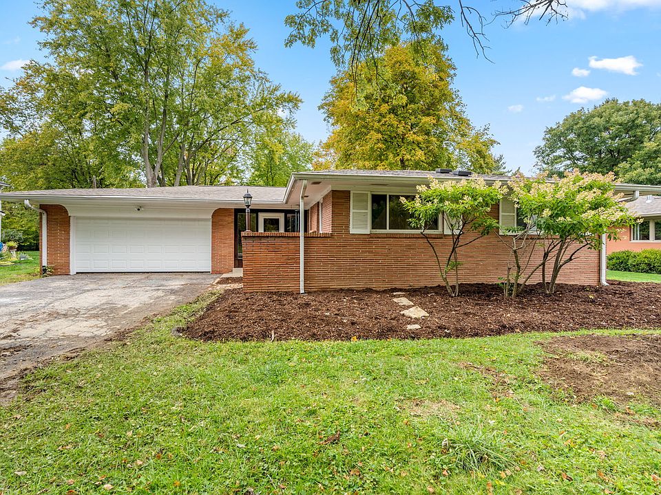 1st image of 830 Preston Dr