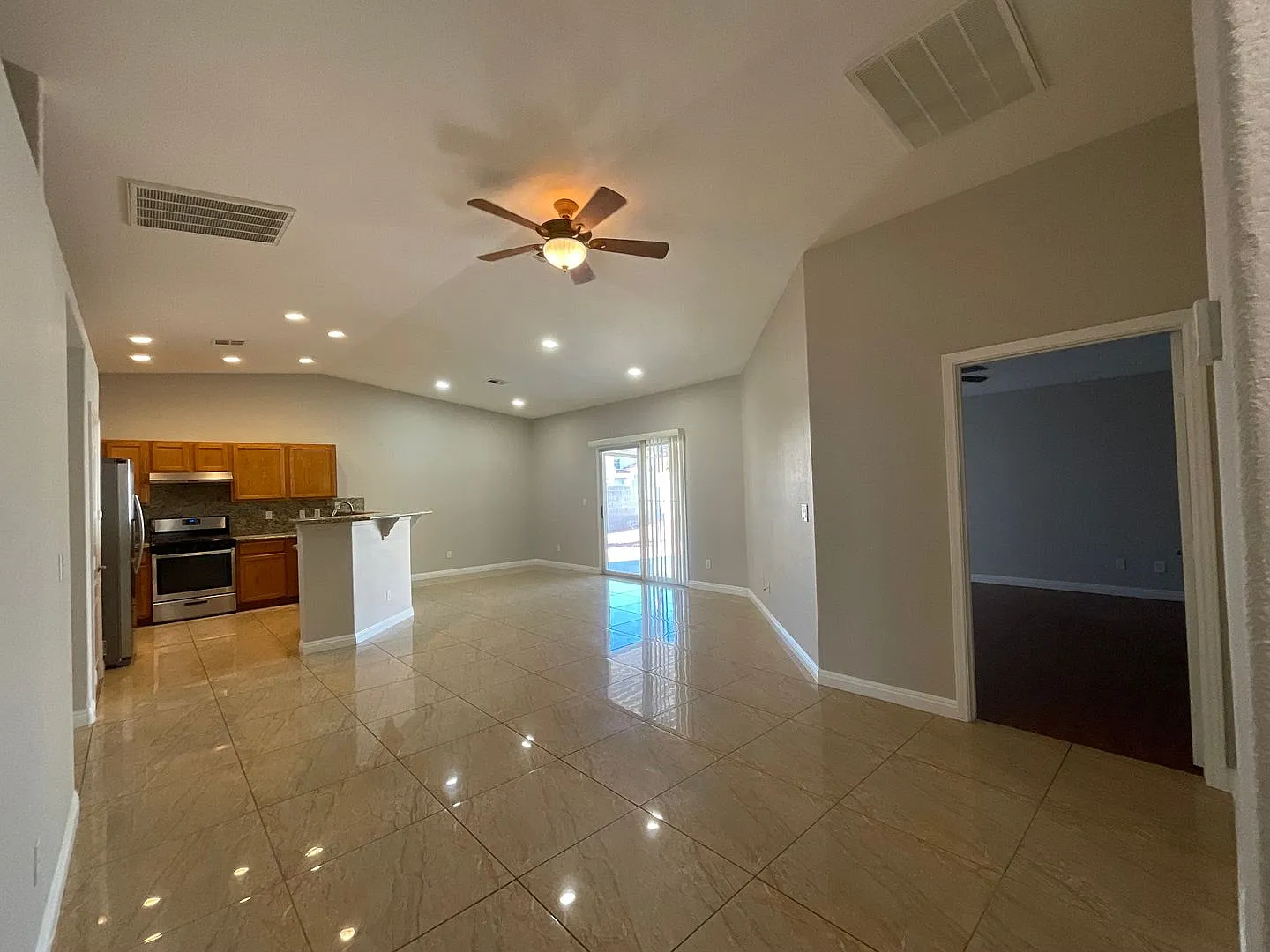 Great single-story home, 3brms, 2bath, 2crg. — Photo 3