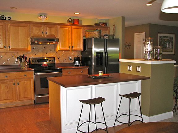 Kitchen-stainless appliances