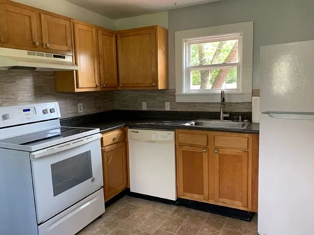 3 bed, 1.5 bath, 1512 sqft, $1,550 — Photo 3