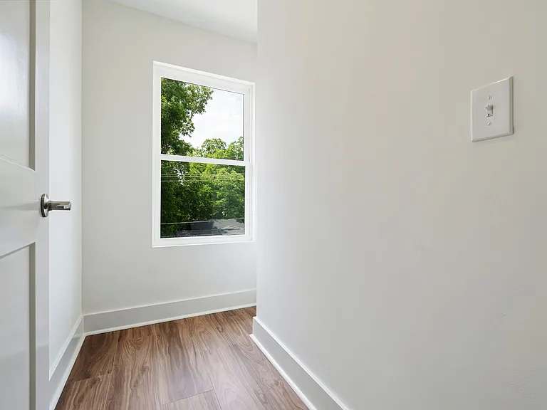 711 Gerard St #A — Photo 17