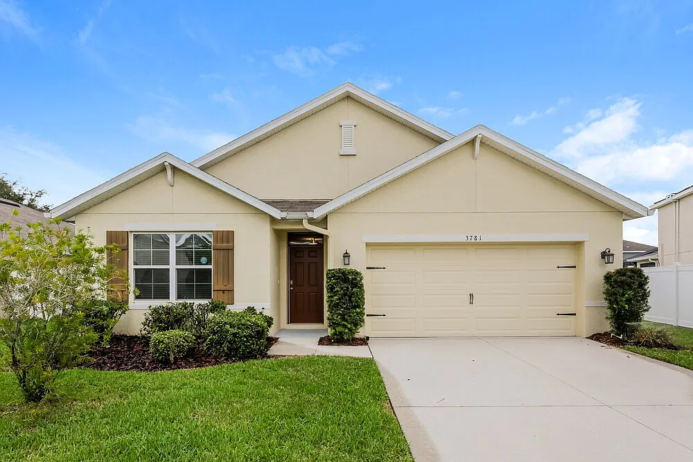 4 bed, 2.0 bath, 1846 sqft, $2,215 — Photo 1