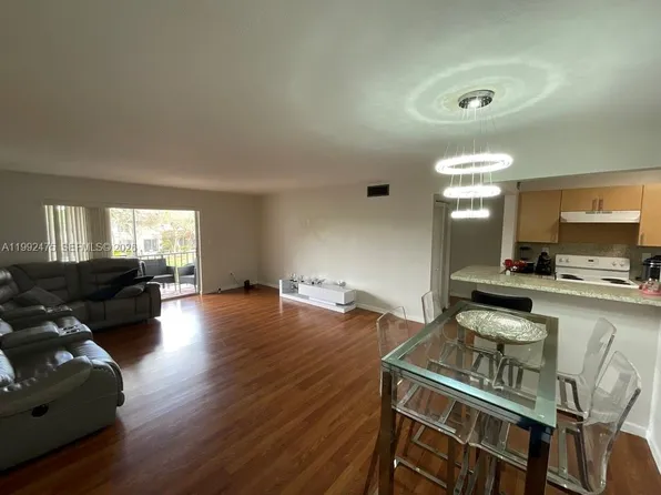 10357 N Kendall Dr APT Dd8, Miami, FL 33176