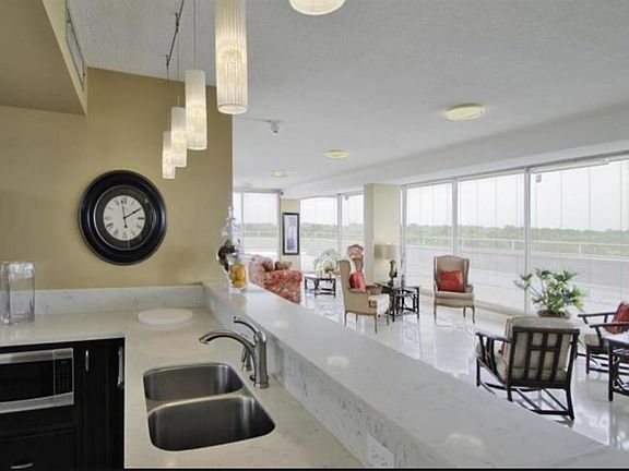4th image of 1960 N Parkway Ave #105