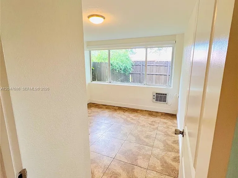 410 Pinecrest Dr — Photo 4