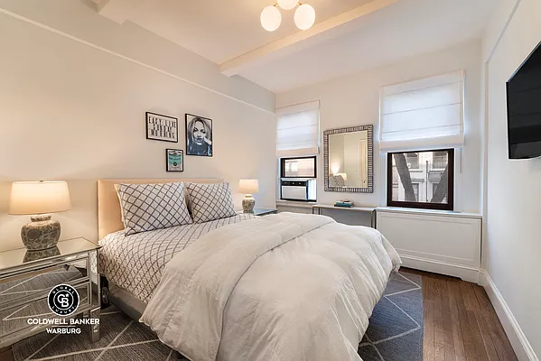 Sold by Coldwell Banker Warburg | media 4