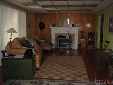 5th image of 5249 Belmont Ave