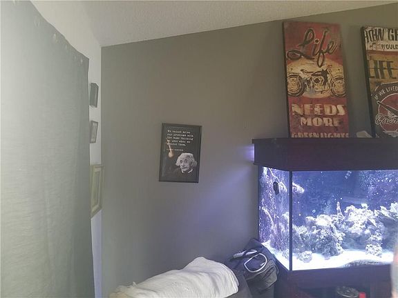3rd image of 613 Melissa Ln