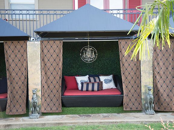 7130 Gaston - VERANDAH BUNGALOWS dog park cabana