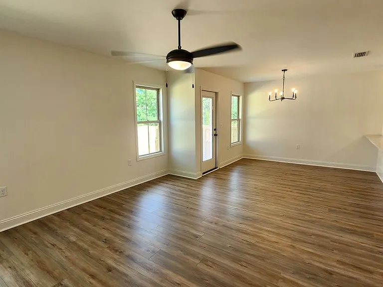 4049 Collier Ln — Photo 2