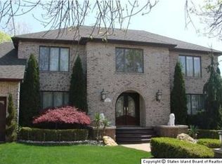 723 Maguire Ave, Staten Island, NY 10309