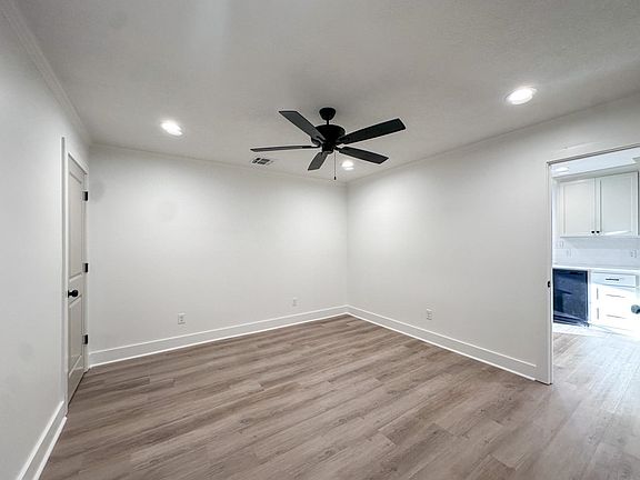 5th image of 3202 Hodges St