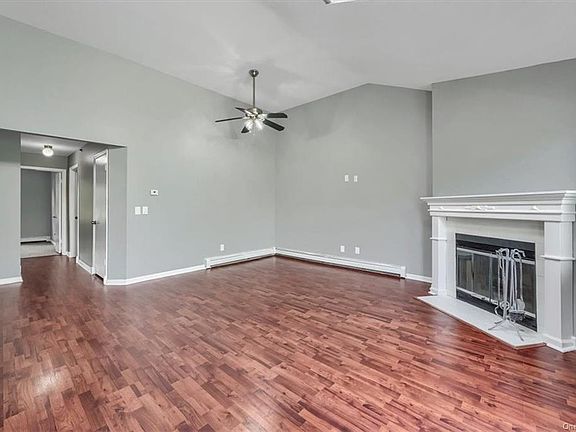 2nd image of 13 Lexington Hl Unit 6