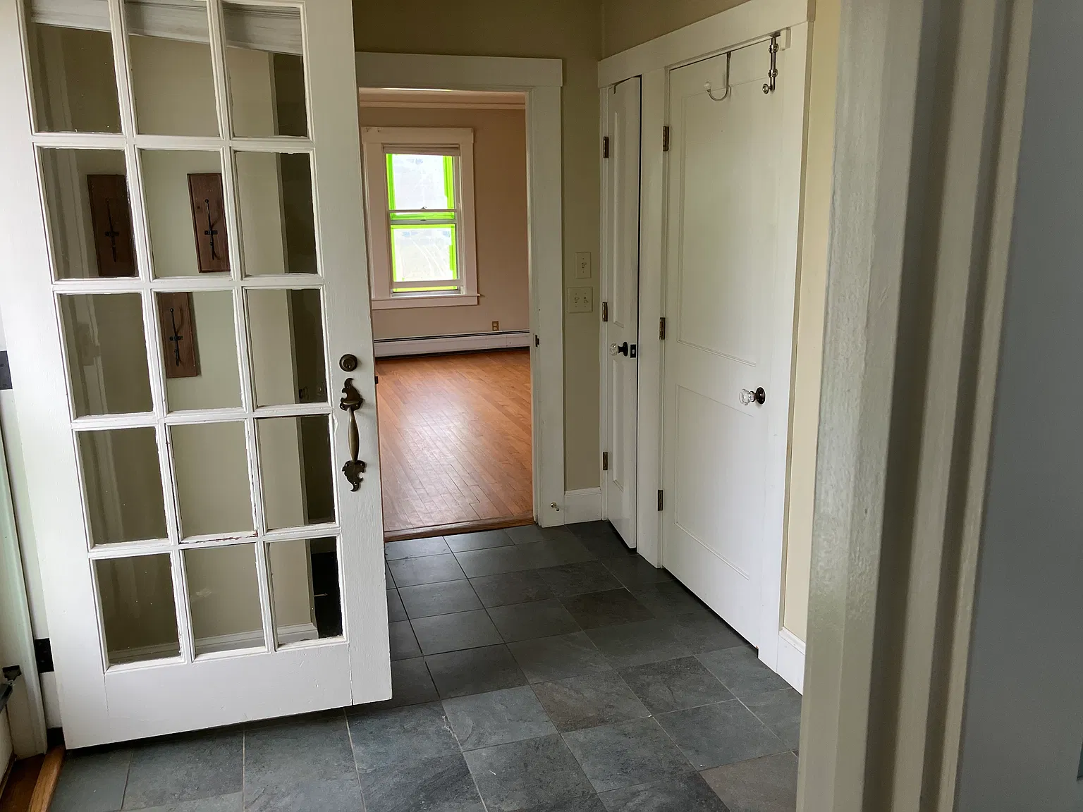 3 bed, 3068 sqft, $3,400 — Photo 2