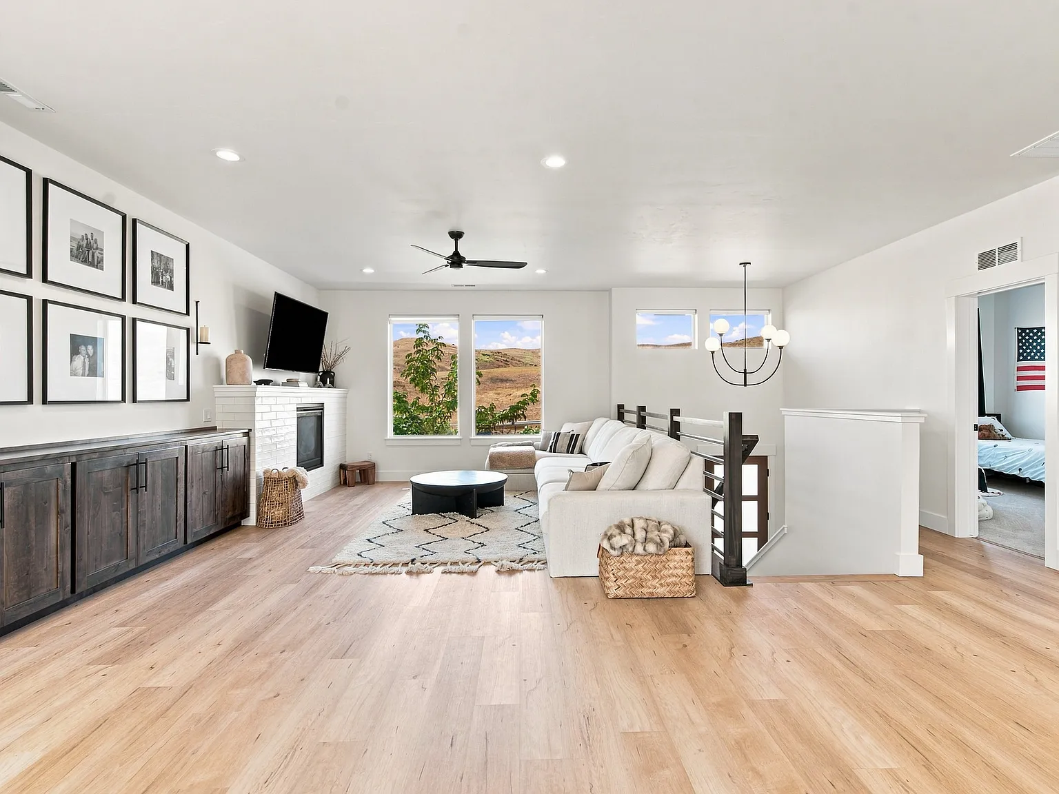 4 bed, 2435 sqft, $3,600 — Photo 4