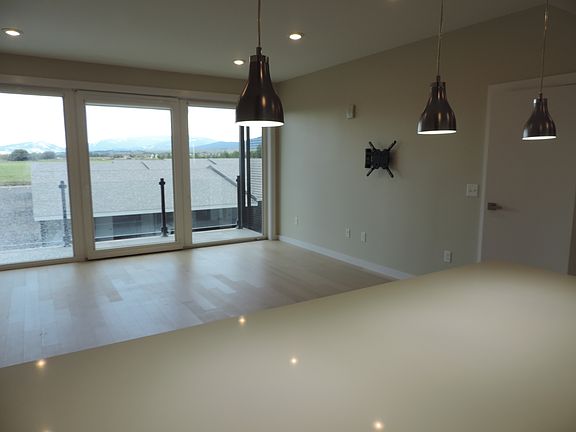 4th image of 476 Enterprise Blvd Unit 202-1