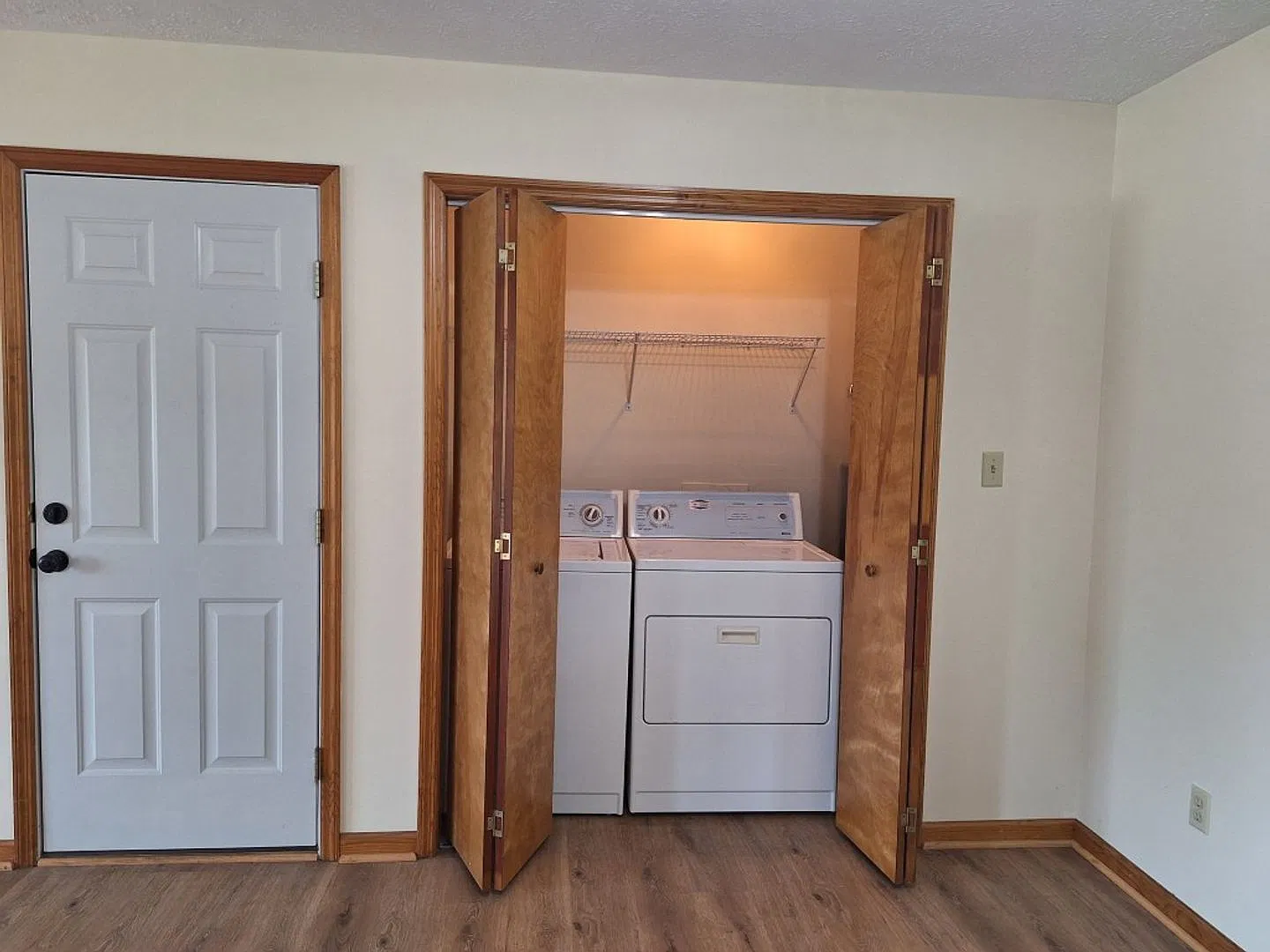 Duplex located in private and peaceful neighborhood close to Chapman Hwy — Photo 4